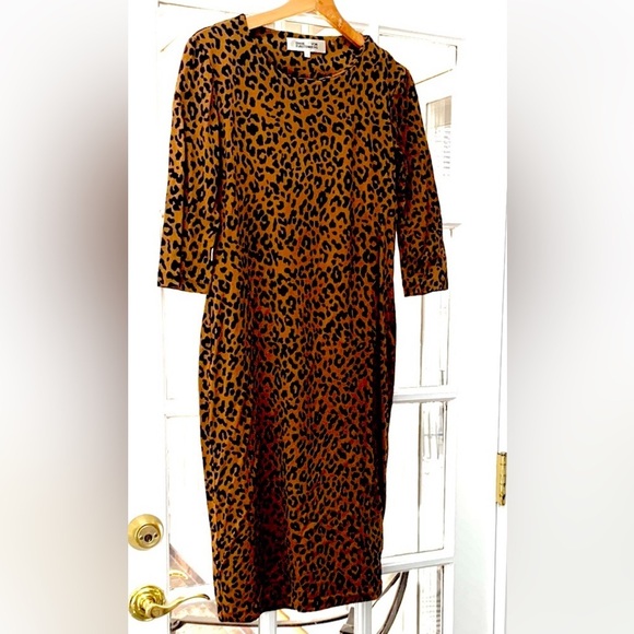 Diane Von Furstenberg 💯 Silk Animal Print T Shirt Dress Medium MIDI - Picture 1 of 8